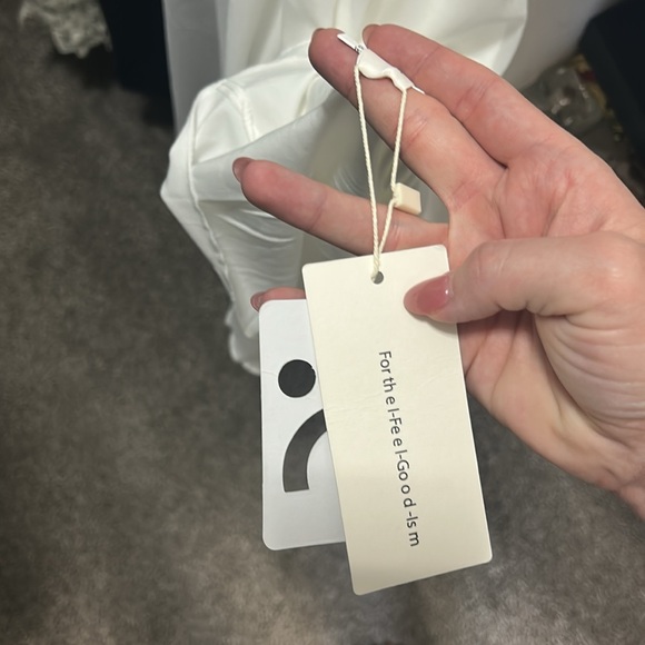 Elegant White Midi Dress - Picture 5 of 5